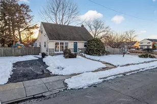 59 Holly Rd, Hewlett, NY 11557 - Photo 2