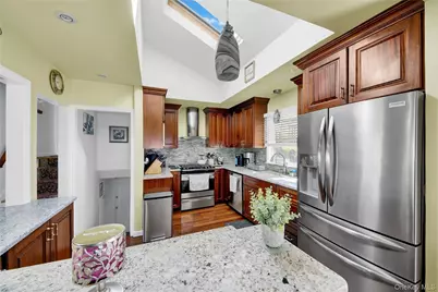 39 Harding Drive, New Rochelle, NY 10801 - Photo 4