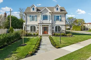 133 Newmarket Rd, Garden City, NY 11530 - Photo 2