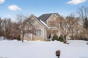 32 Woodstock Ln, Middletown, NY 10941 - Photo 2