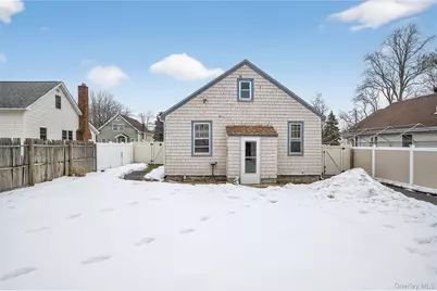 8 Henry Place, Bay Shore, NY 11706 - Photo 20