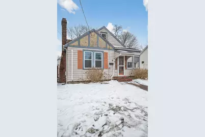 8 Henry Place, Bay Shore, NY 11706 - Photo 2