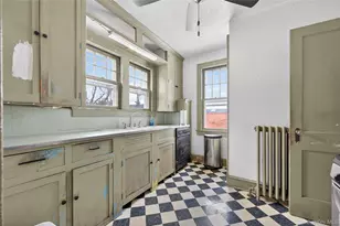 8 Henry Pl, Bay Shore, NY 11706 - Photo 10