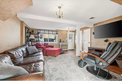 62 Eileen Avenue, Plainview, NY 11803 - Photo 18