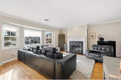 62 Eileen Avenue, Plainview, NY 11803 - Photo 10