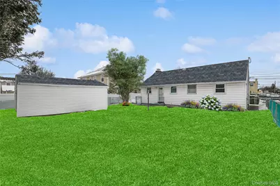 8 Carlton Place, Hicksville, NY 11801 - Photo 22