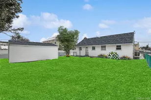 8 Carlton Pl, Hicksville, NY 11801 - Photo 22