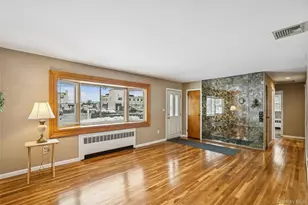 8 Carlton Pl, Hicksville, NY 11801 - Photo 6