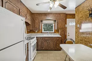 8 Carlton Pl, Hicksville, NY 11801 - Photo 8