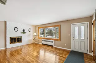 8 Carlton Pl, Hicksville, NY 11801 - Photo 2