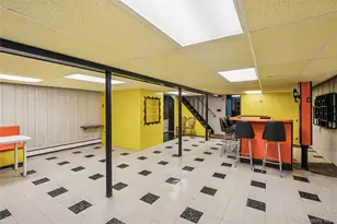 8 Carlton Pl, Hicksville, NY 11801 - Photo 18