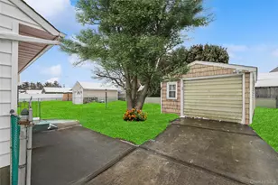 8 Carlton Pl, Hicksville, NY 11801 - Photo 24