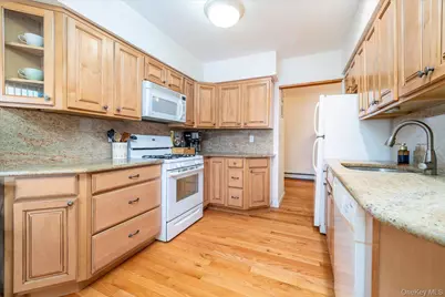 210 Westend Avenue #8A, Freeport, NY 11520 - Photo 10