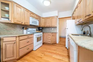 210 Westend Ave, Freeport, NY 11520 - Photo 10