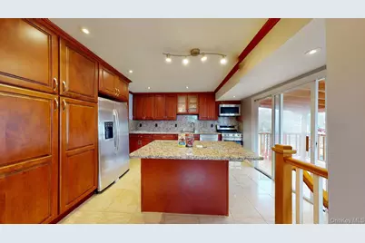 511 Freeman Avenue, Brentwood, NY 11717 - Photo 8