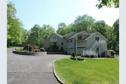 49 Woodcrest Drive, Hopewell Junction, NY 12533 - Photo 2