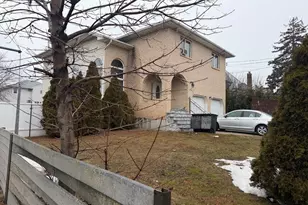 302 Carvel Ave, Cedarhurst, NY 11516 - Photo 1