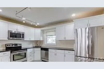 33 Robin, Levittown, NY 11756 - Photo 2