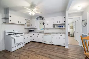 28 St Thomas Pl, Malverne, NY 11565 - Photo 8