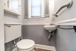 28 St Thomas Pl, Malverne, NY 11565 - Photo 12