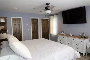 1300 Lakeside Dr, Wantagh, NY 11793 - Photo 18