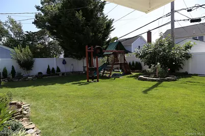 1300 Lakeside Drive, Wantagh, NY 11793 - Photo 10