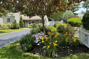 17 Ellington Dr, East Northport, NY 11731 - Photo 4