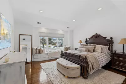 75 Syosset Circle, Syosset, NY 11791 - Photo 10