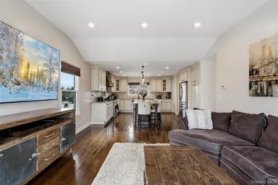 75 Syosset Circle, Syosset, NY 11791 - Photo 14