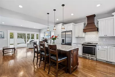 75 Syosset Circle, Syosset, NY 11791 - Photo 2