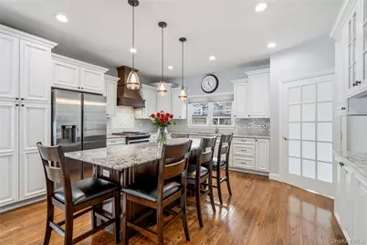 75 Syosset Circle, Syosset, NY 11791 - Photo 4