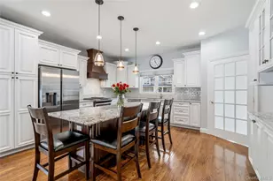 75 Syosset Cir, Syosset, NY 11791 - Photo 4