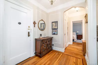 12 Hamilton Place #B6, Garden City, NY 11530 - Photo 4