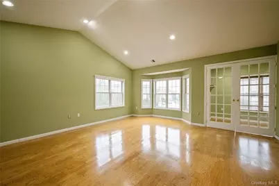 92 Pond View, Port Washington, NY 11050 - Photo 6