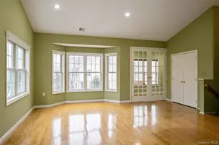 92 Pond View, Port Washington, NY 11050 - Photo 4