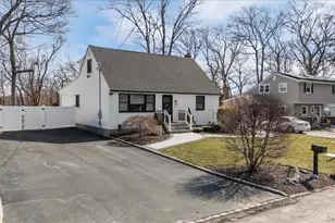 85 Joline Rd, Port Jefferson Station, NY 11776 - Photo 2