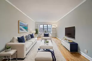 1 Town House Pl, Great Neck, NY 11021 - Photo 4