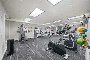 1 Town House Pl, Great Neck, NY 11021 - Photo 10