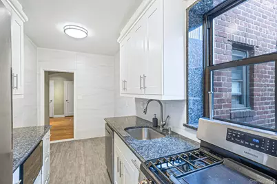 1 Town House Place #3H, Great Neck, NY 11021 - Photo 8