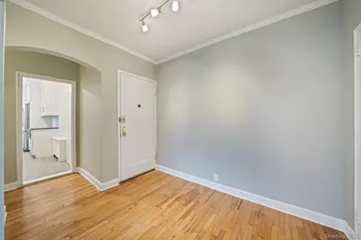 1 Town House Place #3H, Great Neck, NY 11021 - Photo 2