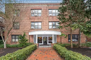 1 Town House Pl, Great Neck, NY 11021 - Photo 1