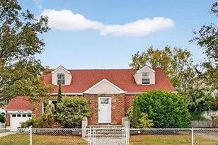 41 Ostend Rd, Island Park, NY 11558 - Photo 2