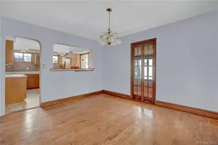 54 Surrey Ln, Hempstead, NY 11550 - Photo 8
