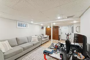 1066 Merillon Ave, Westbury, NY 11590 - Photo 16