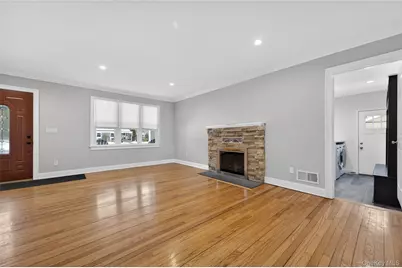 535 Brooklyn Boulevard, Brightwaters, NY 11718 - Photo 8