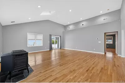 535 Brooklyn Boulevard, Brightwaters, NY 11718 - Photo 12