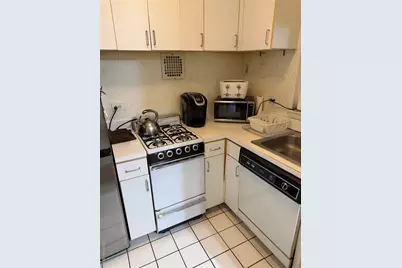 241-20 Northern Boulevard #4A, Douglaston, NY 11362 - Photo 6