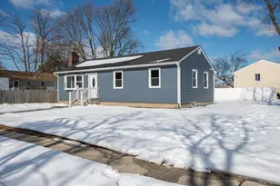 93 Garfield Blvd, Farmingdale, NY 11735 - Photo 4