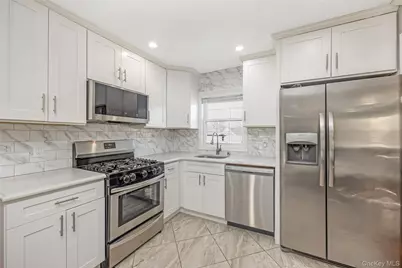 128 Park Avenue, Roosevelt, NY 11575 - Photo 12