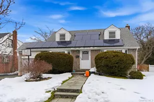 225 Willets Ln, Jericho, NY 11753 - Photo 2